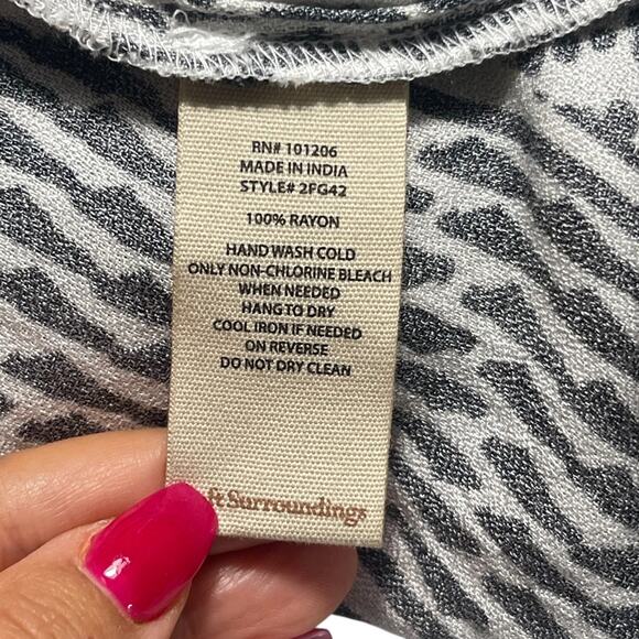 Soft Surroundings Raven Shift Dress Sz M Black White Flattering Boho Beachy NWOT - Picture 10 of 10